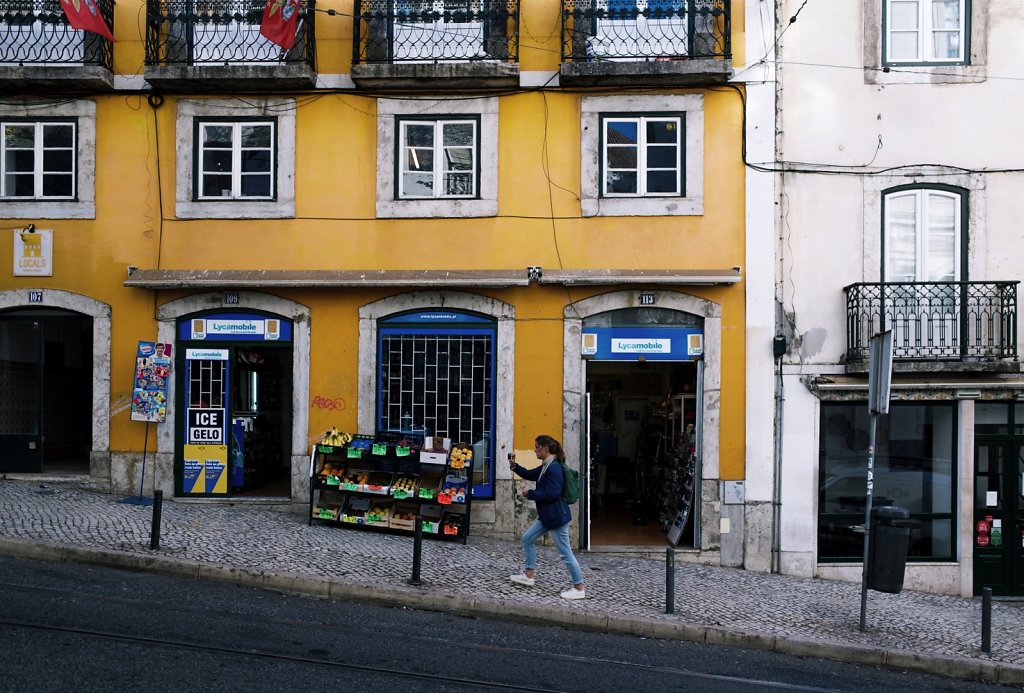 Walking up, Lisbon