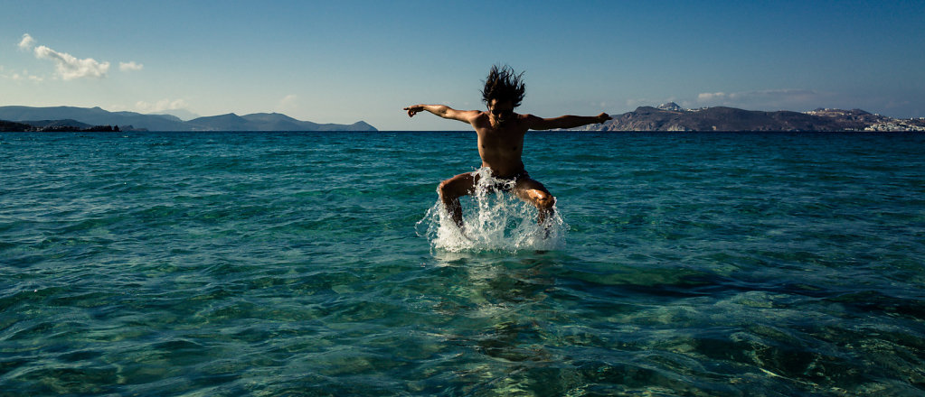 Floating on water, Milos