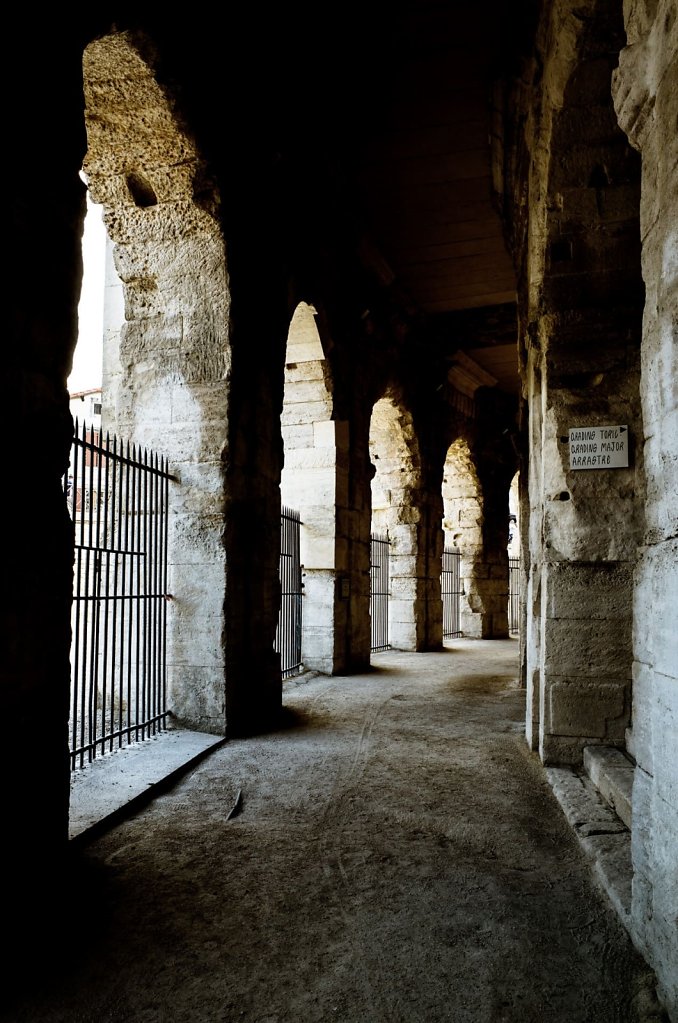 Passage in Les Arenes d'Arles