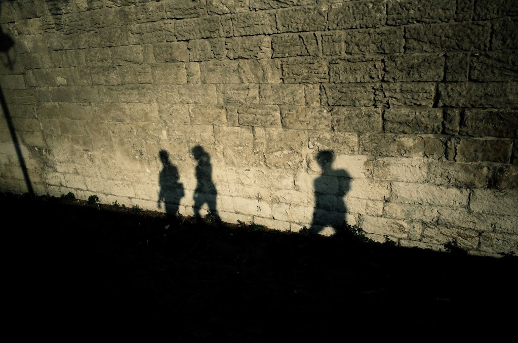 Walking shadows, Arles