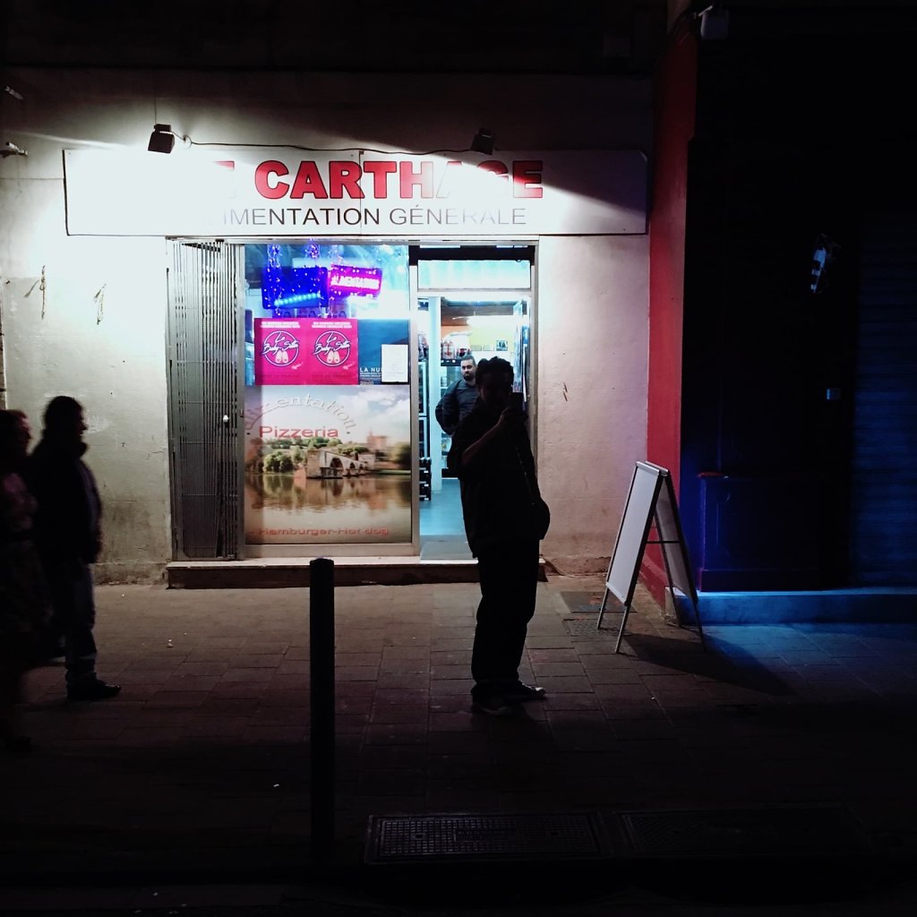 Alimentation generale dans la nuit, Avignon